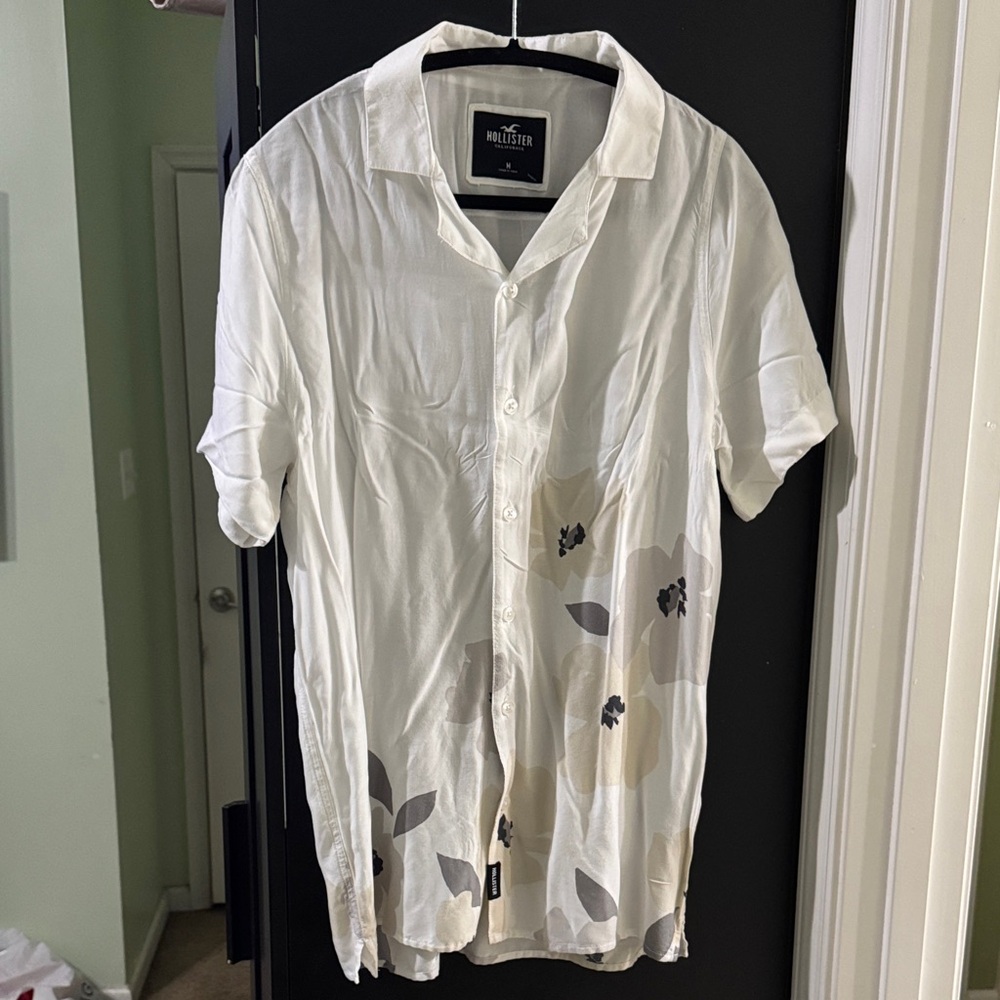 Hollister Men's White and Gray Floral Shirt